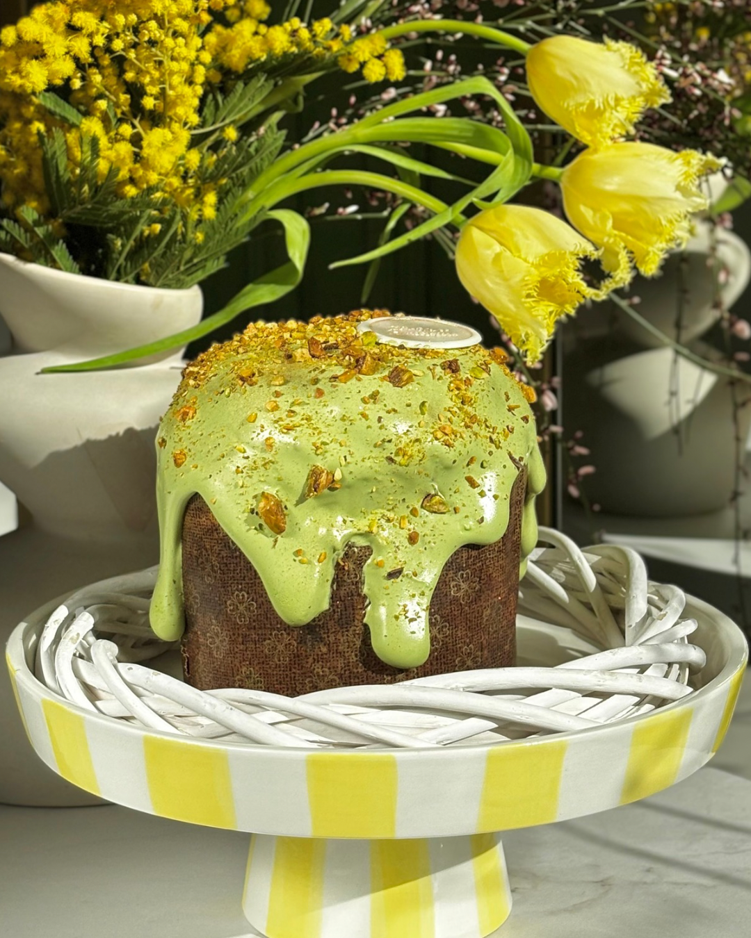 Pistachio Easter cake with raisins and cream filling